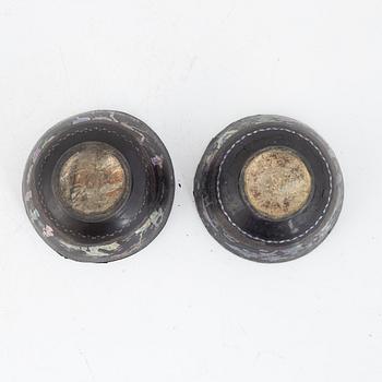 A pair of Chinese laque burgauté bowls, Qing dynasty, 18th century.