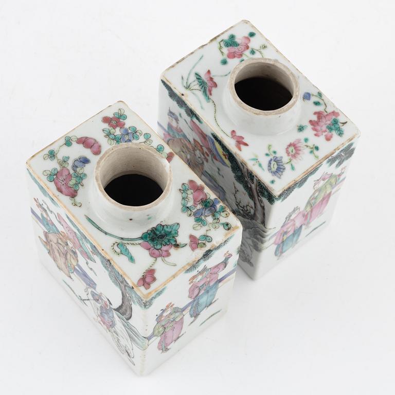 A pair of porcelain tea caddies, China, late Qing dynasty, around 1900.