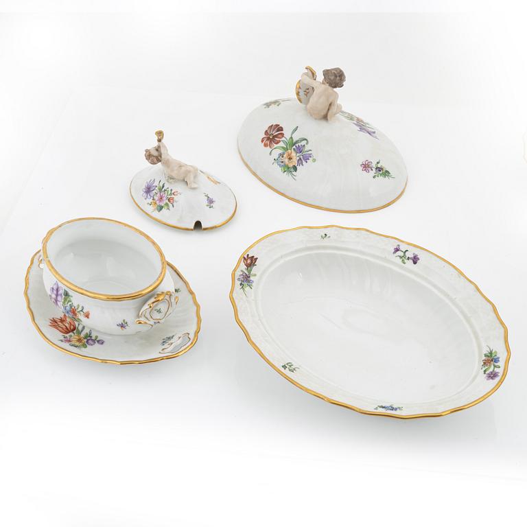 A Royal Copenhagen dinner service, 20th Century. (90 pieces).