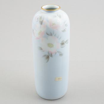 Three porcelain vases, Fukagawa porcelain Manufacturing Company, Japan, second half of the 20th century.