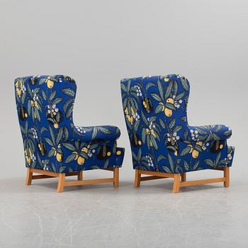 A pair of easychairs "Oxford", model 3543, by Ragnar Helsén for Firma Svenskt Tenn.