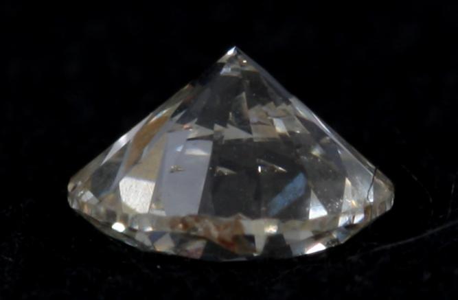 DIAMANT, diam ca 4, h ca 3 mm.