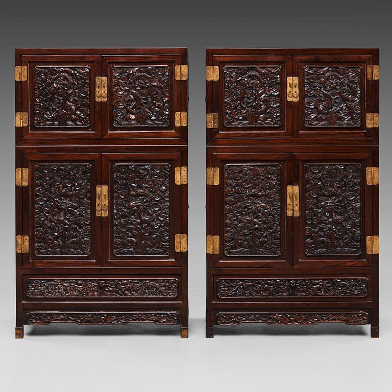 SKÅP, ett par, hardwood. Sen Qingdynasti (1644-1912).