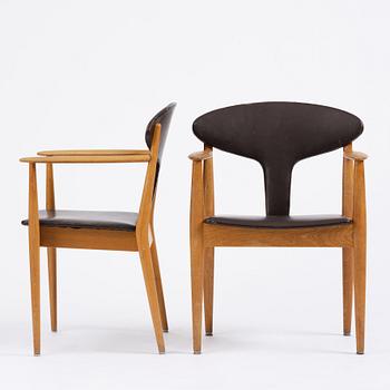 Carl-Axel Acking, tillskrivna, karmstolar ett par, enligt uppgift utförda för kommunfullmäktige i Åhus, av Åhmans, 1950-tal.