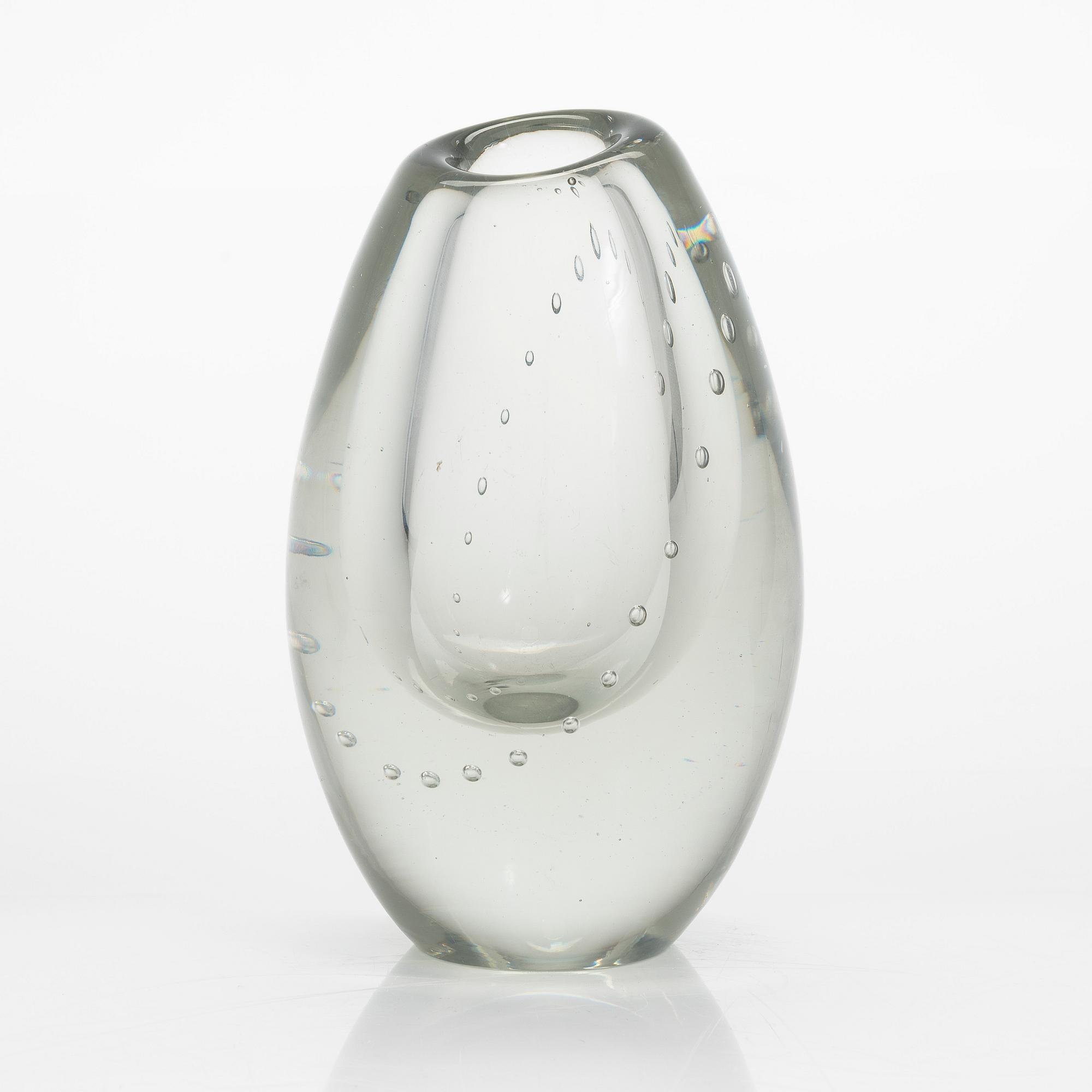 Gunnel Nyman, A 'String of Pearls' vase, signed G. Nyman Nuutajärvi Notsjö.