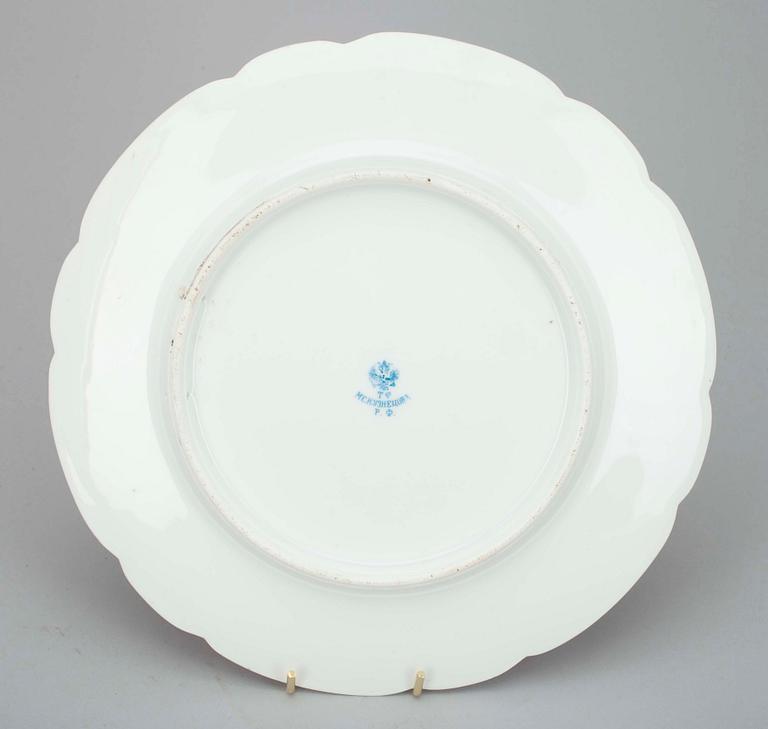 TALLRIK, porslin, Kuznetsov, sekelskiftet 1800/1900-tal.