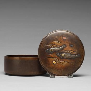 A Japanese patined bronze box with cover, Edo period, attributed to Kawarabayashi Hidekuni (1825-1891).