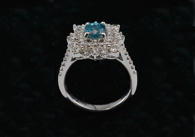 RING, briljantslipade diamanter ca 1.00 ct. zirkon ca 1.2 ct. Vikt 6,3 g.