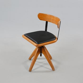 SKRIVBORDSSTOL, 1900-talets andra kvartal.