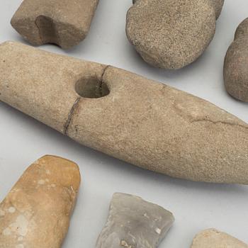 STENREDSKAP- / -VAPEN m m, 8 delar, sannolikt neolitikum / neoliticum.