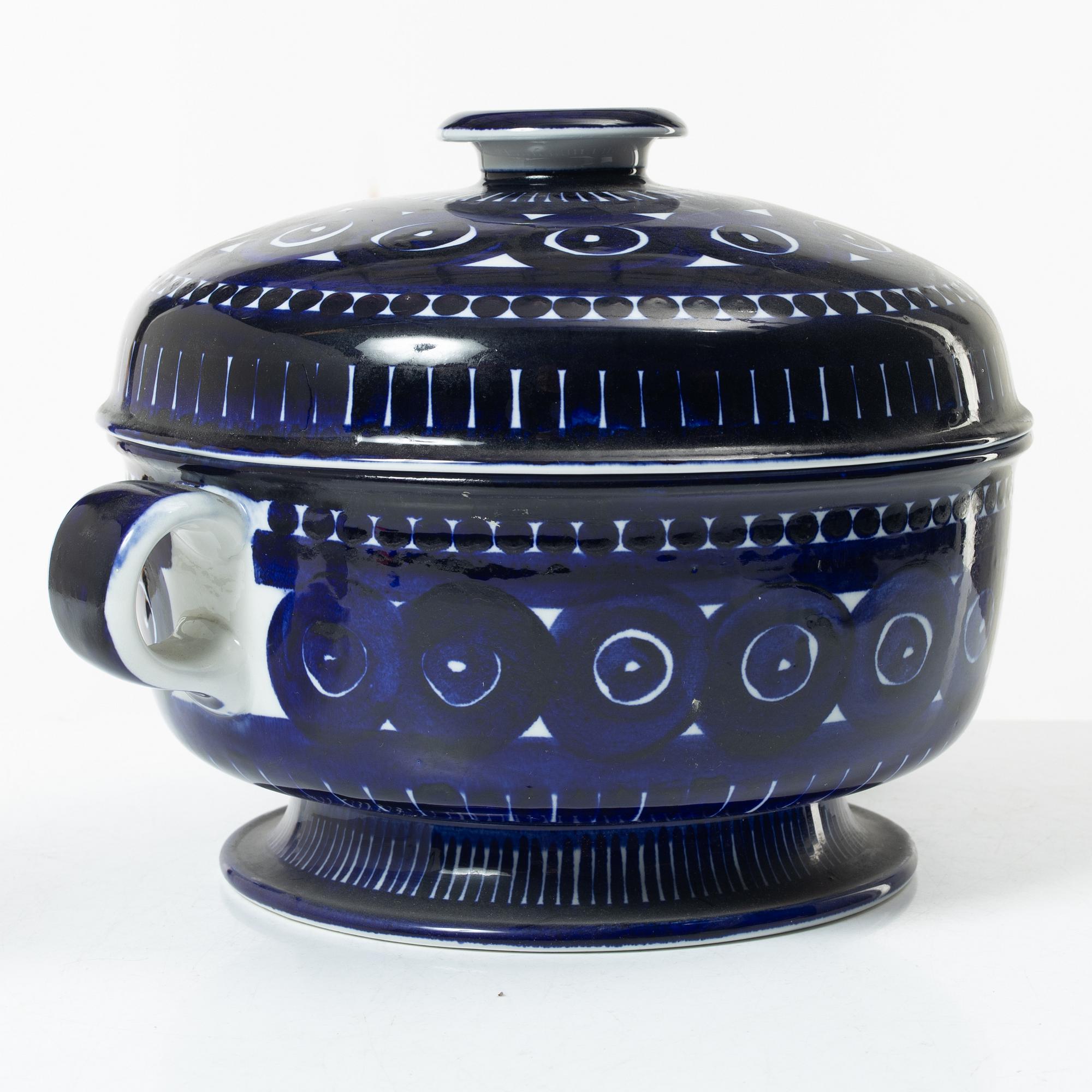 Ulla Procopé, 15 pieces of a 'Valencia' porcelain dining service, Arabia, Finland.