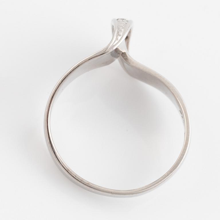 Brilliant cut diamond Alton ring.