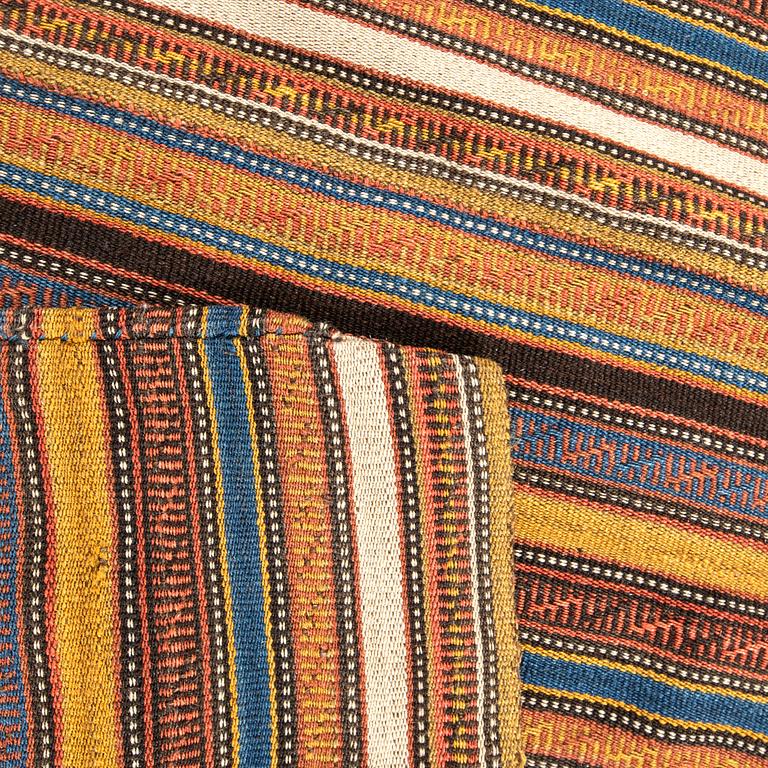 Vävnad Azerbaijan Jajim antik ca 242x223 cm.