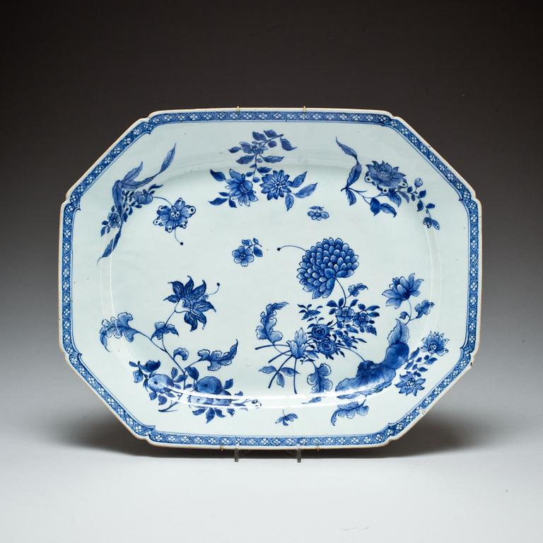 STEKFAT, porslin, Kina, Qianlong, (1736-1796).