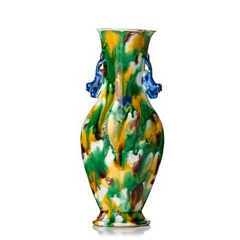 837. An 'egg and spinach' vase, Qing dynasty, 18th Century.