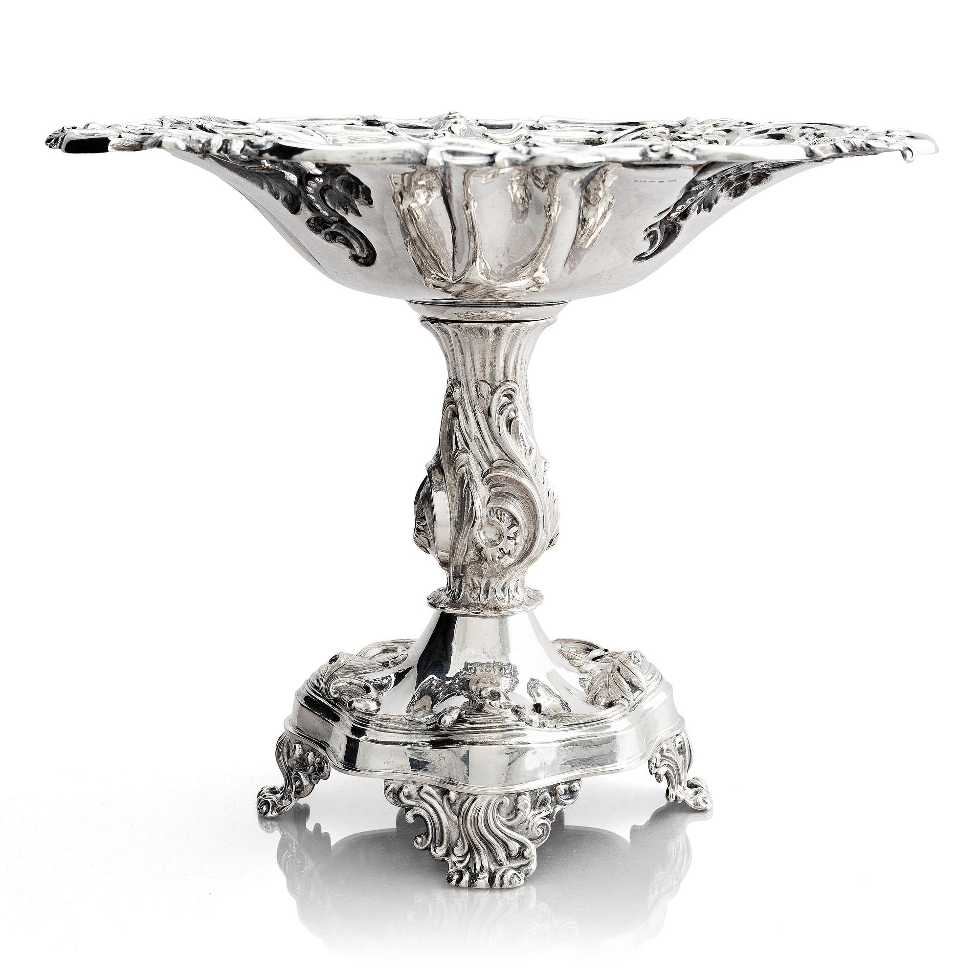 Gustaf Möllenborg, uppsatsskål på fot, silver, Stockholm 1848. Nyrokoko.