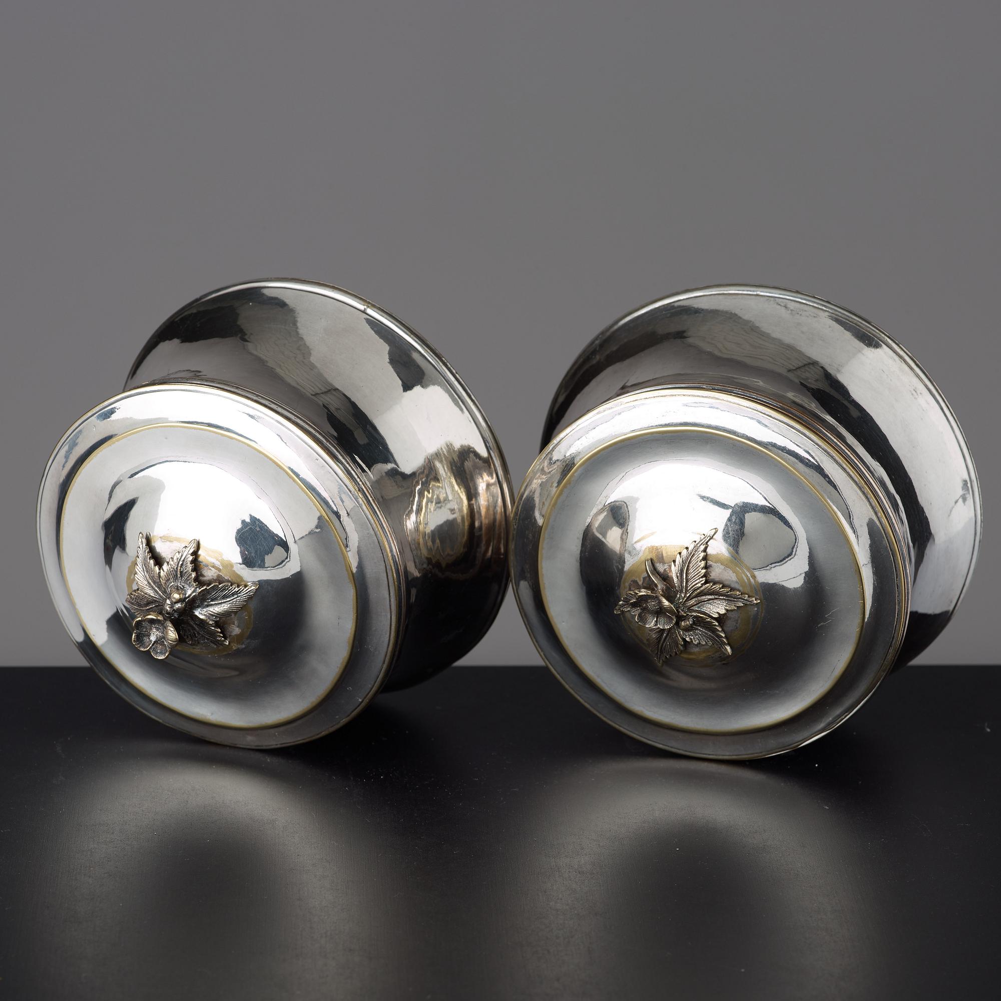 TOILETTEASKAR ett par, av Johan Gustaf Ahlgren (verksam i Stockholm 1771-99), gustavianska.