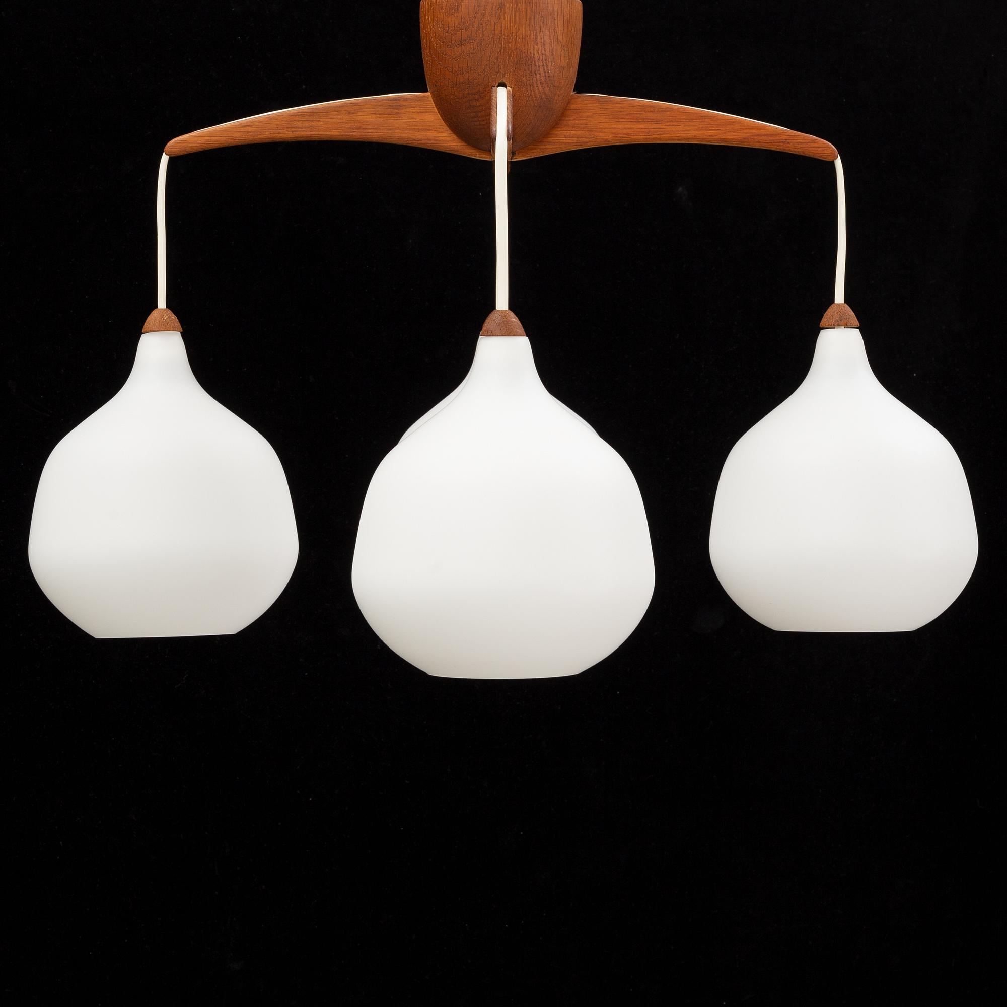Uno & Östen Kristiansson, taklampa och vägglampa, Luxus, Vittsjö, 1950/60-tal.