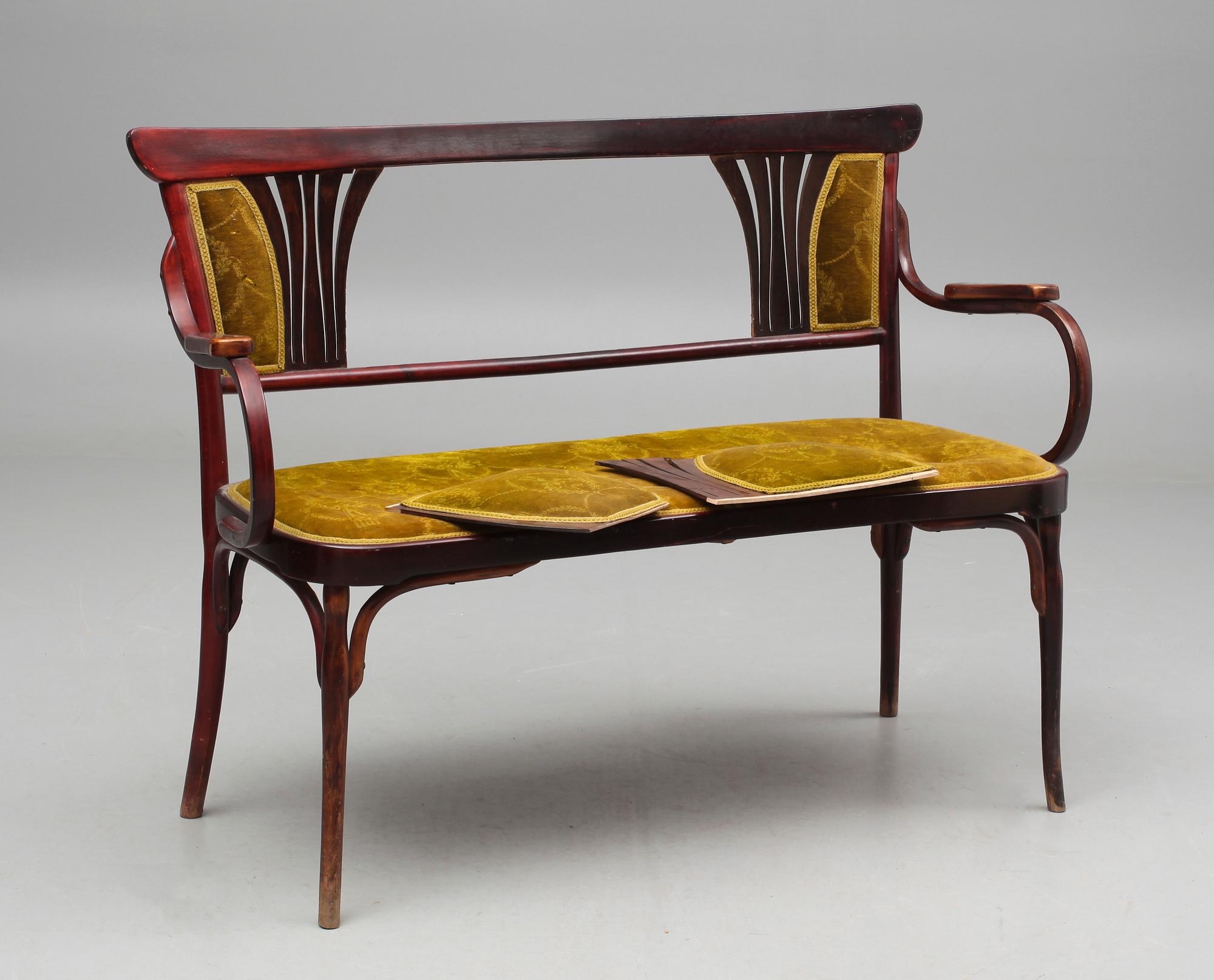 MÖBLEMANG, 7 delar, jugend, etikettmärkta "J & J Kohn, Teschen Austria", 1900-talets första fjärdedel.