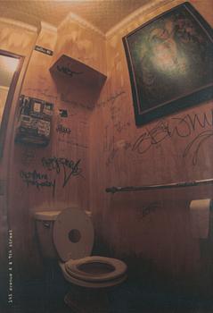 STEFAN LINDFORS/HELENA SANDMAN, C-print och ljusram.

New York WC, 145 Avenue A & 9th Street. Totalstorlek c.