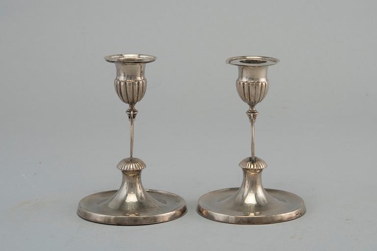LJUSSTAKAR, ett par, silver, Gustaf Holmberg (1826-67) Åbo.