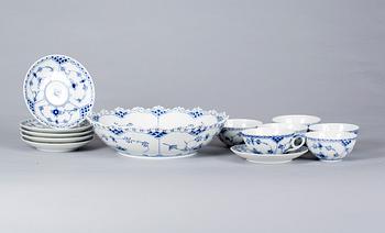 KAFFEKOPPAR, 6 stycken samt SKÅL, Musselmalet, Kunglig Dansk, 7 delar.