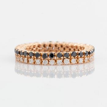 Black and colourless diamond ring.