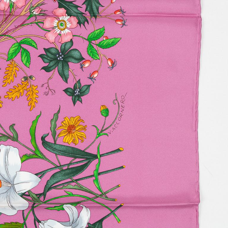 Gucci, a 'Flora' twill silk scarf.