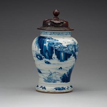 A blue and white urn, Qing dynasty, Kangxi (1662-1722).