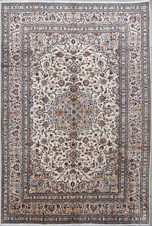 MATTA, Keshan, ca 360x295 cm.