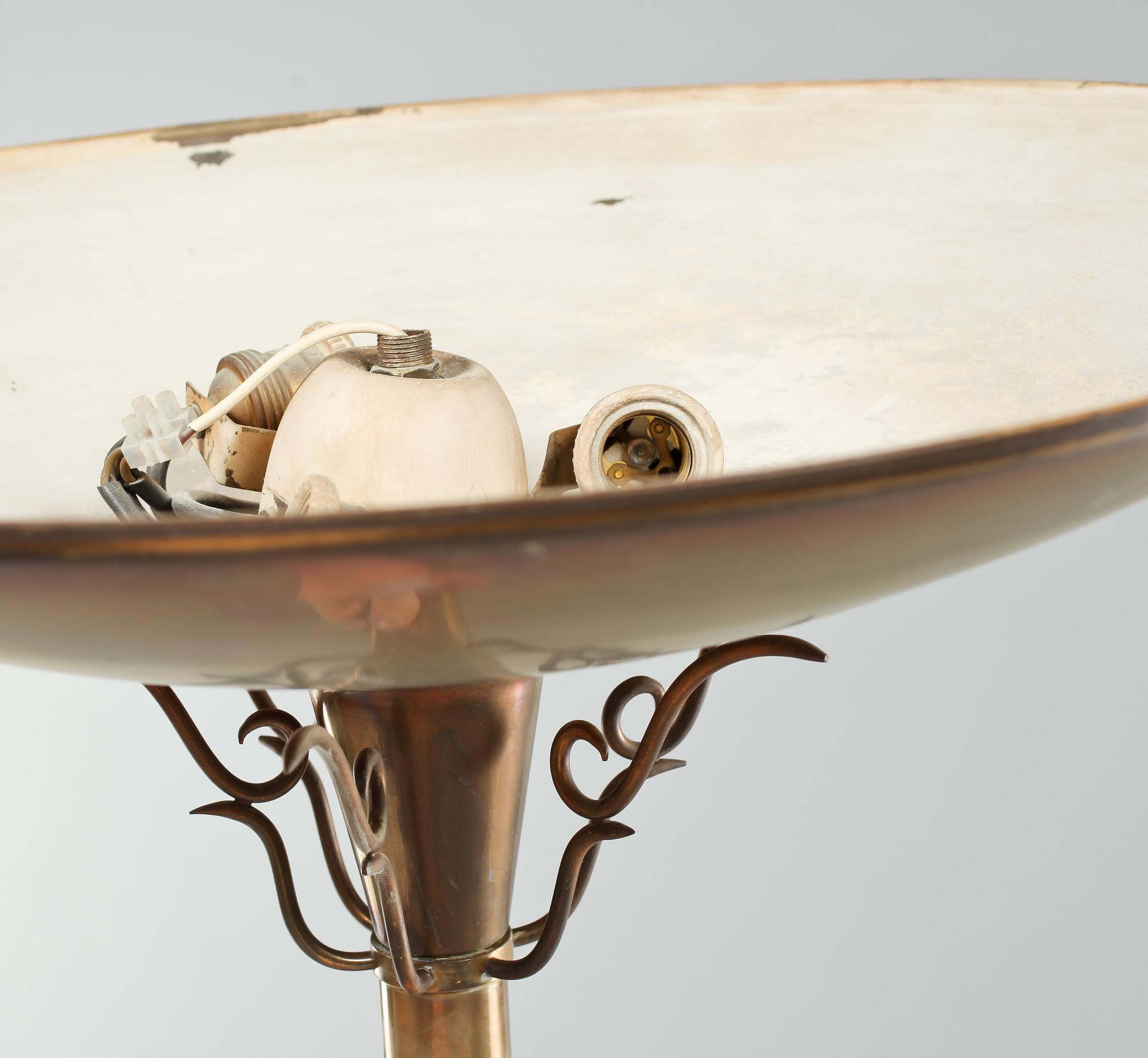 GOLVLAMPA, 1900-talets första hälft.