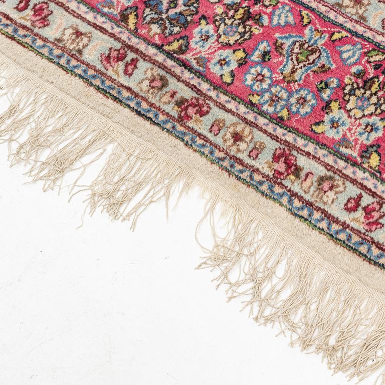 A Kirman carpet, old, c. 290 x 212 cm.