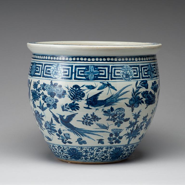 YTTERFODER, porslin. Sen Qingdynasti, 1800-tal.