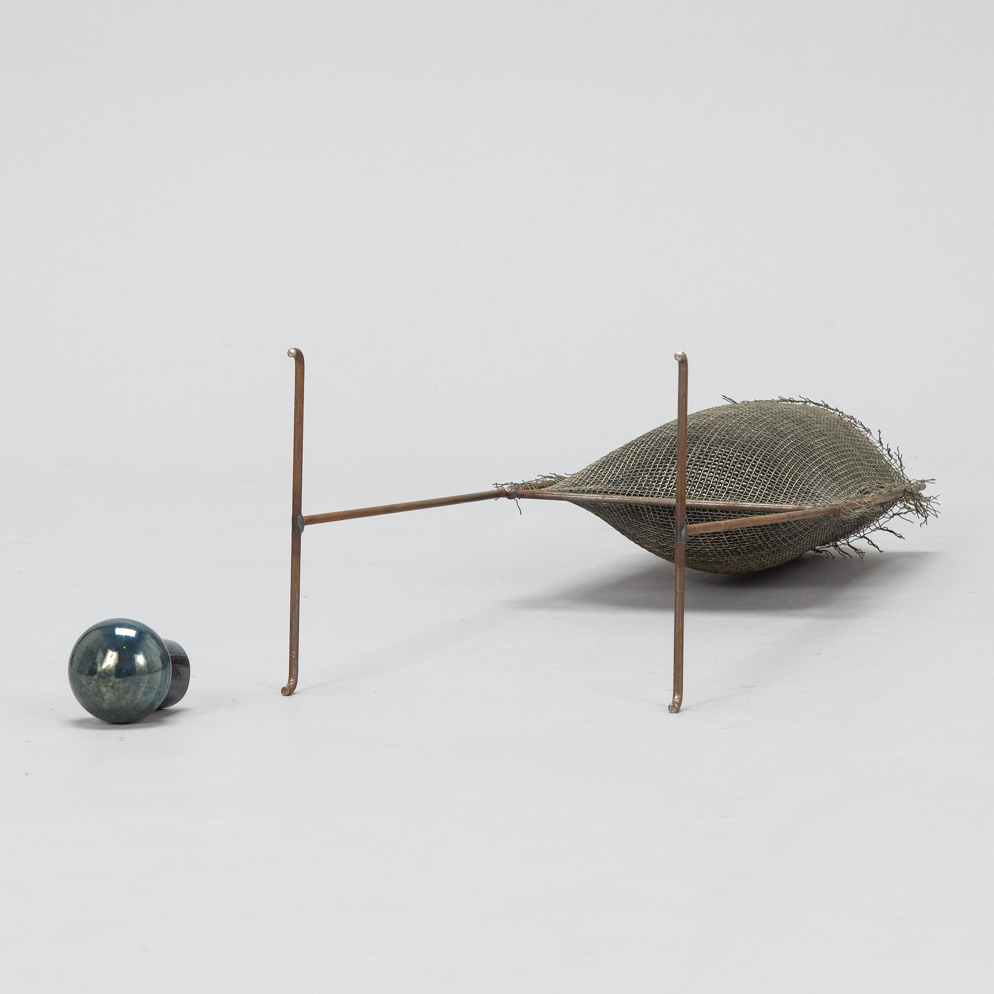 A sculpture signed Markku Salo, Nuutajärvi Notsjö 1991.