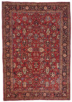 A carpet, semi-antique Sarouk, ca 389 x 271 cm.