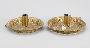 LJUSPLÅTAR, 2 st. Mässing. 1700-1800-tal.