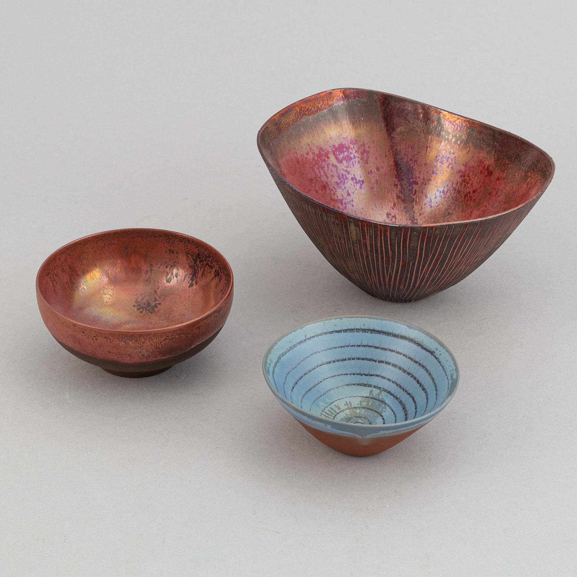 Sven Hofverberg, a set of three stoneware bowls and a vase, mid 20th Century.