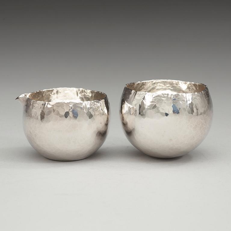 A Rey Urban sterling sugar bowl and creamer, Stockholm 1977-78.