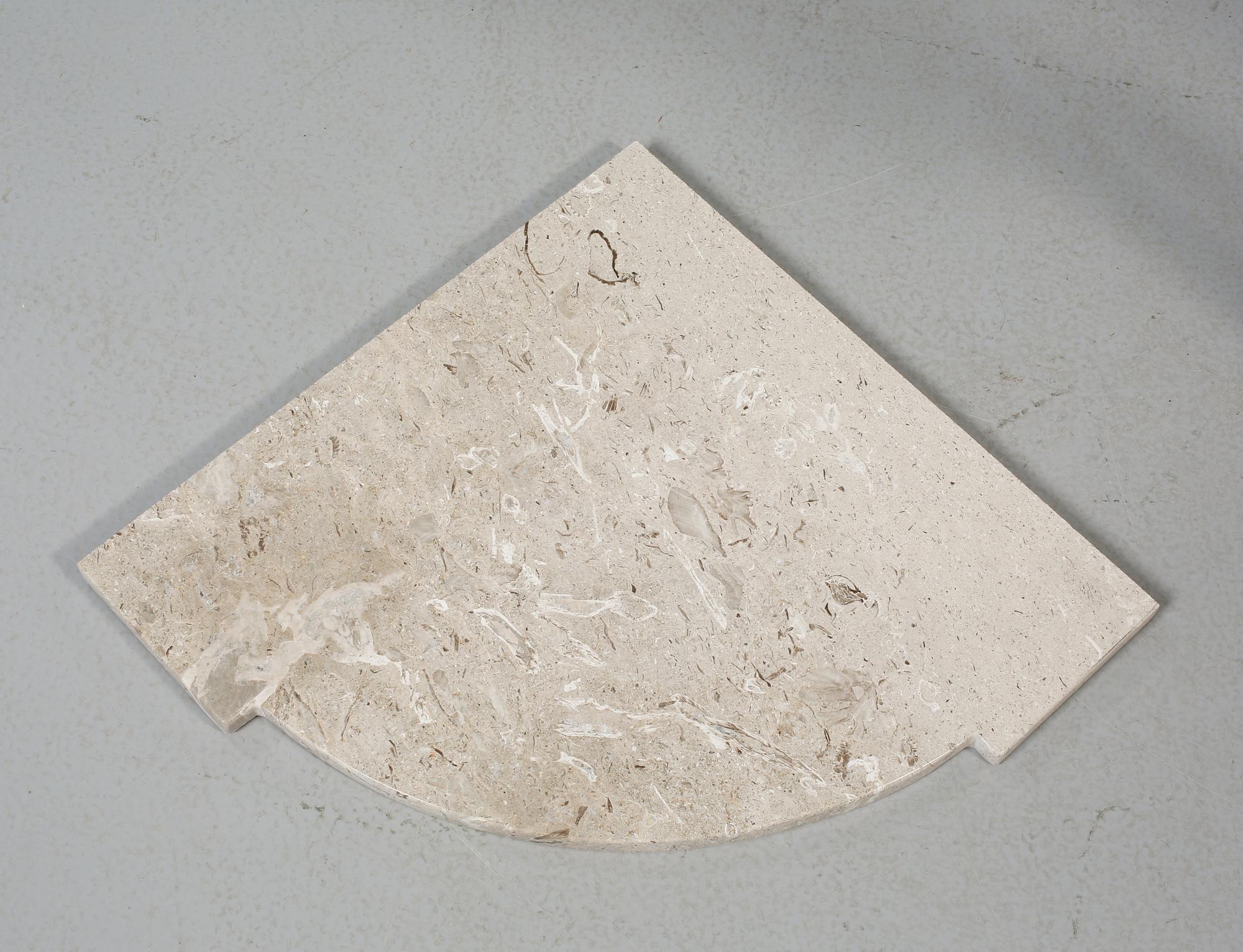 HÖRNKONSOLBORD, omkring sekelskiftet 1900.
