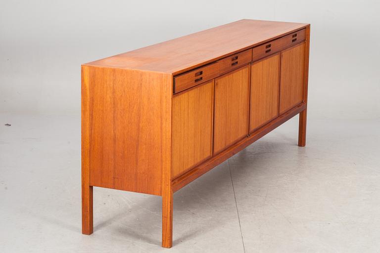 SIDEBOARD, Bertil Fridhagen, Bodafors, 1900-talets andra hälft.