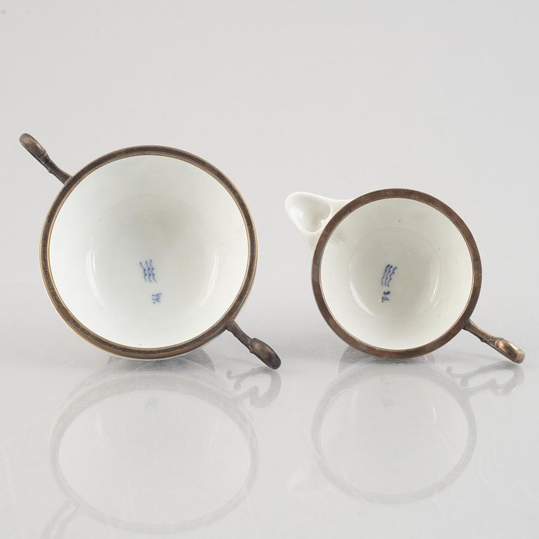 A 'Blue Fluted Half Lace' / 'Musselmalet' sugar bowl and creamer, Royal Copenhagen, around 1900.