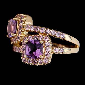 RING, 14K guld, safirer och ametister. Vikt ca 5 g.