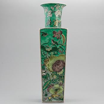 A Chinese famille verte squared vase, 20th century.