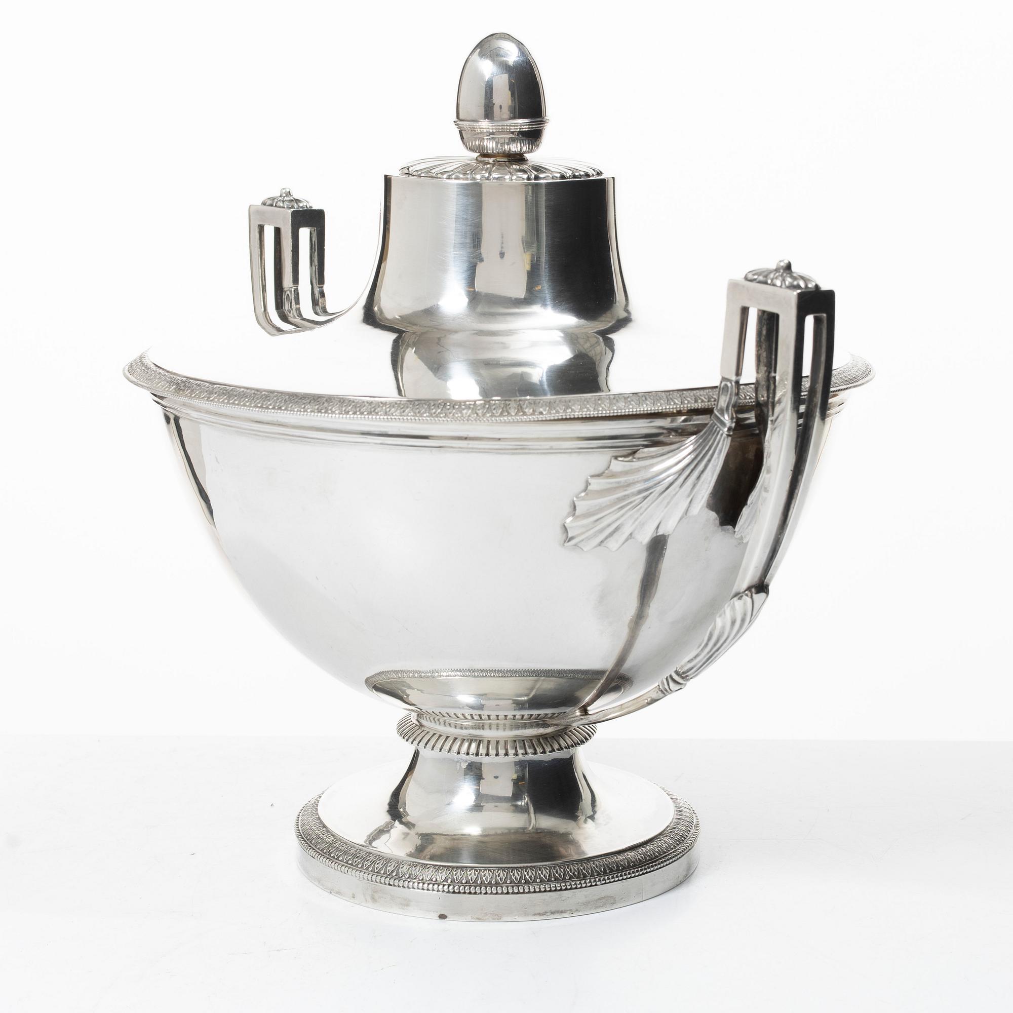 A Swiss silver tureen with lid, mark of Bossard & Sohn, 20th Century.