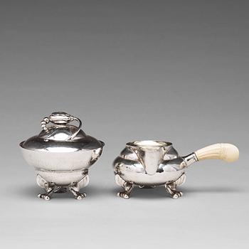 152. sockerskål och gräddkanna "Magnolia/Blossom", silver, Köpenhamn, Danmark, ca 1919-21, design nr 100 och 2,