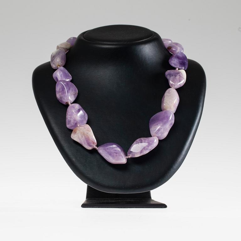 AMETISTCOLLIER, silverlås, 1900-talets slut. Vikt 221,7 g.