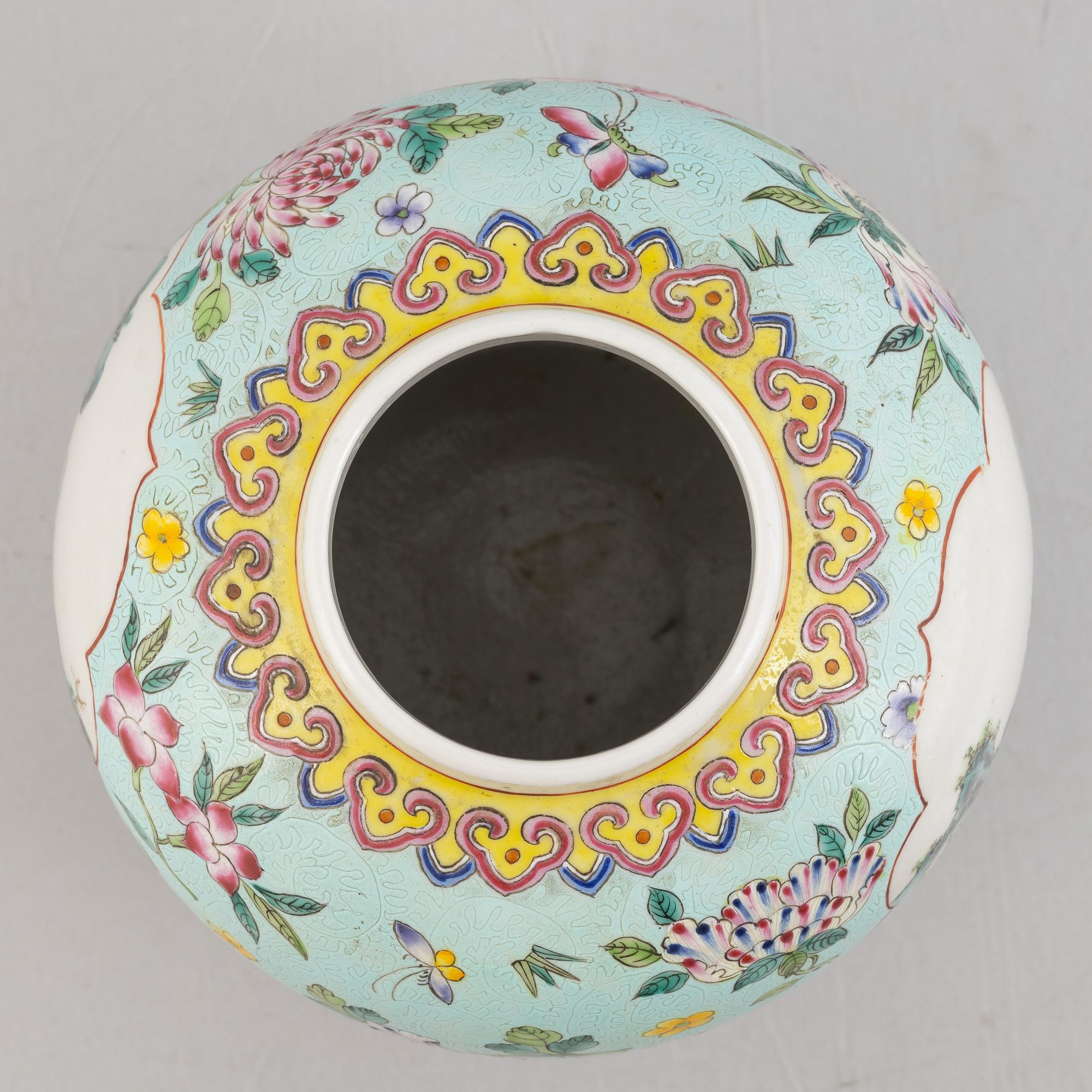 A Chinese sgraffito and famille rose jar, Republic, 20th century.