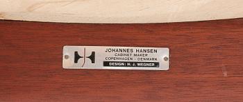 KARMSTOLAR, ett par, Hans Wegner "JH-713", Johannes Hansen Möbelsnedkeri, Danmark, 1900-talets andra hälft.