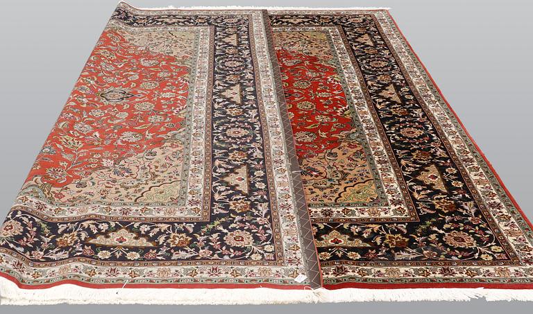 A Tabriz carpet, part silk, so-called 50 Raj, approx. 300 x 300 cm.