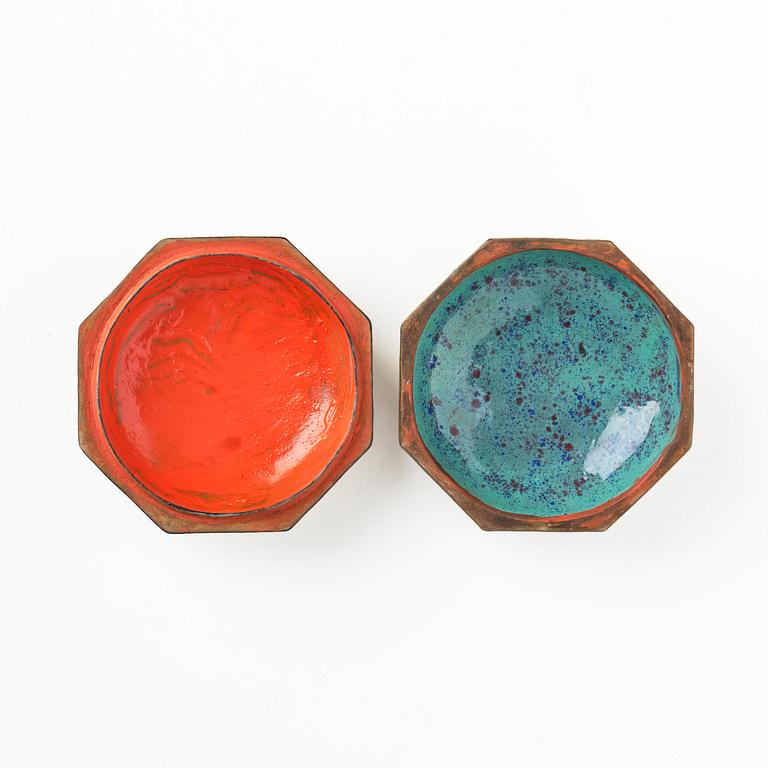 A bronze imitating seal paste box with cover, Qing dynasty, with Qianlong mark.
